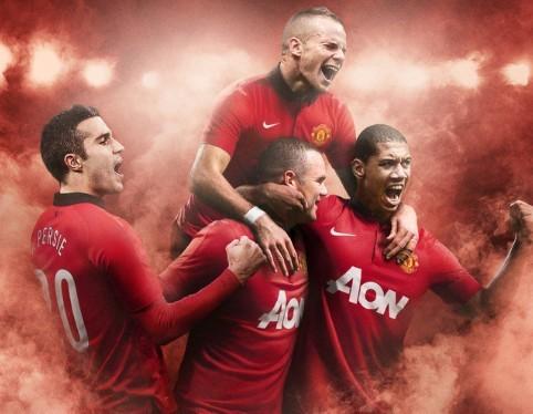 球迷翘首以 球迷翘首以